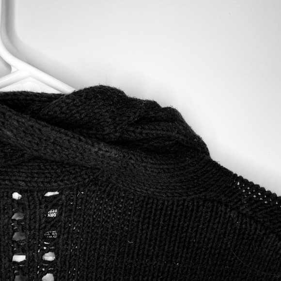 BCBG Chunky Duster - Picture 11 of 12